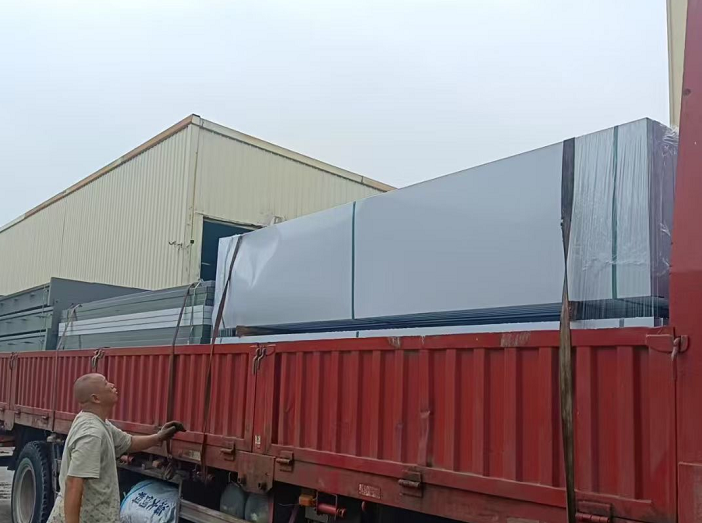 圍擋裝得穩(wěn)，項(xiàng)目跑得快！旭東鋼圍擋助力東莞工地高效施工